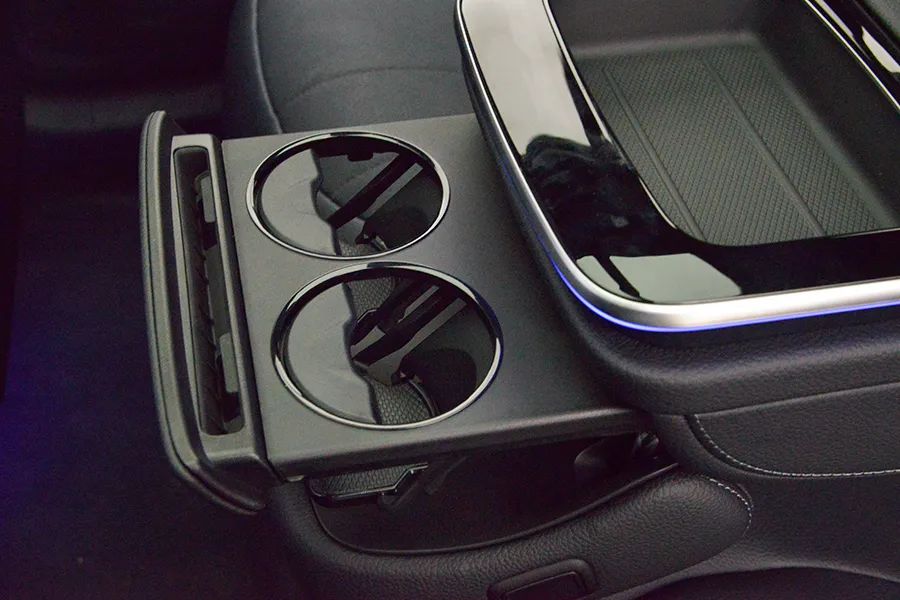 奔驰eqesuv30万落地,奔驰全新EQE纯电SUV上市