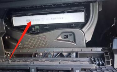 帕萨特怎么自己更换空调滤芯,17款帕萨特汽车空调滤芯更换教程