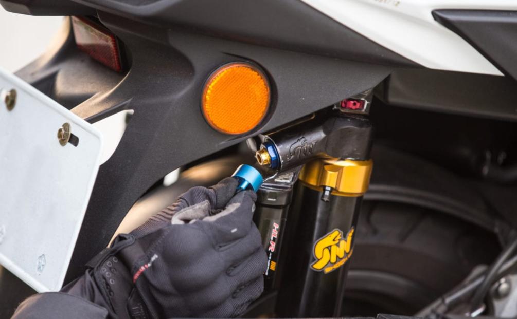 摩托车悬挂系统工作原理,越野摩托车前减震怎么调节