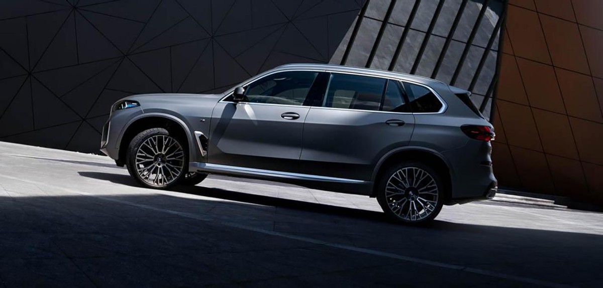 宝马x5全新2024款2.0动力够不够,宝马x5全新2024曜夜和运动怎么选