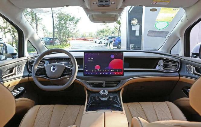 腾势d9和24款岚图梦想家怎么选,成都车展腾势d9对比岚图梦想家