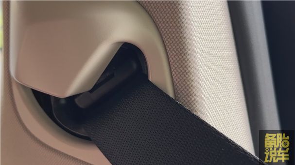 车上的隐藏小机关,车上有8个实用的小功能