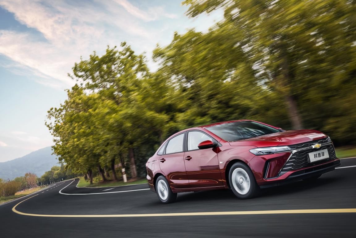 雪佛兰全新家轿科鲁兹到店实拍,雪佛兰科鲁泽2019款redline320t