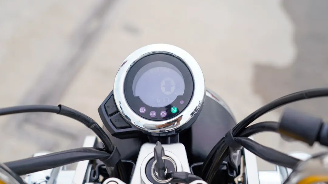 银钢蜜獾150动力,鲸150和蜜獾150哪个油耗小