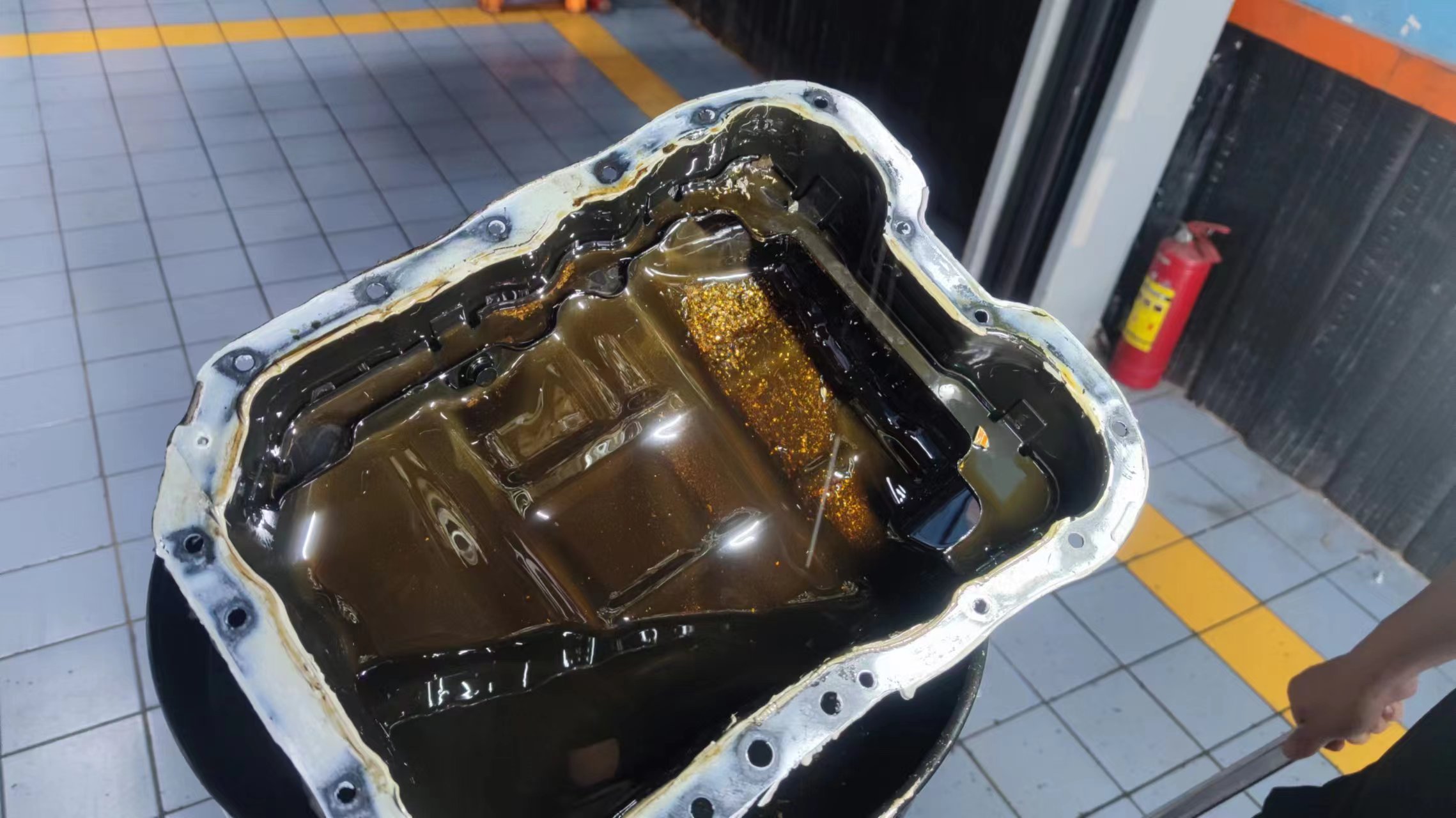 油底壳有油泥用什么清洗,清洁油泥