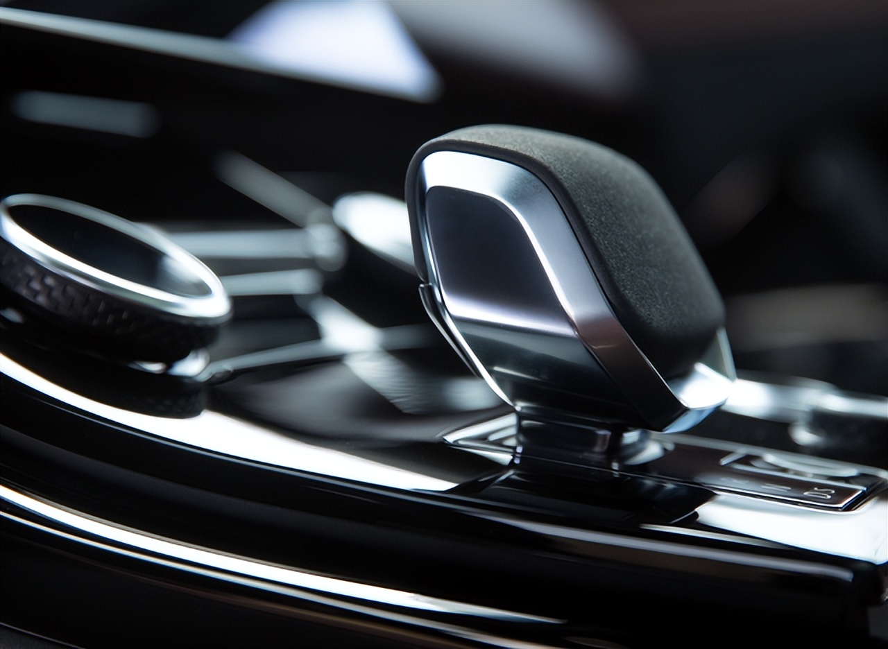 路虎揽胜运动与保时捷卡宴怎么选,2018路虎揽胜运动版和卡宴对比