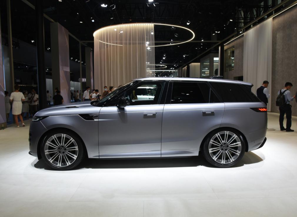 路虎揽胜运动与保时捷卡宴怎么选,2018路虎揽胜运动版和卡宴对比