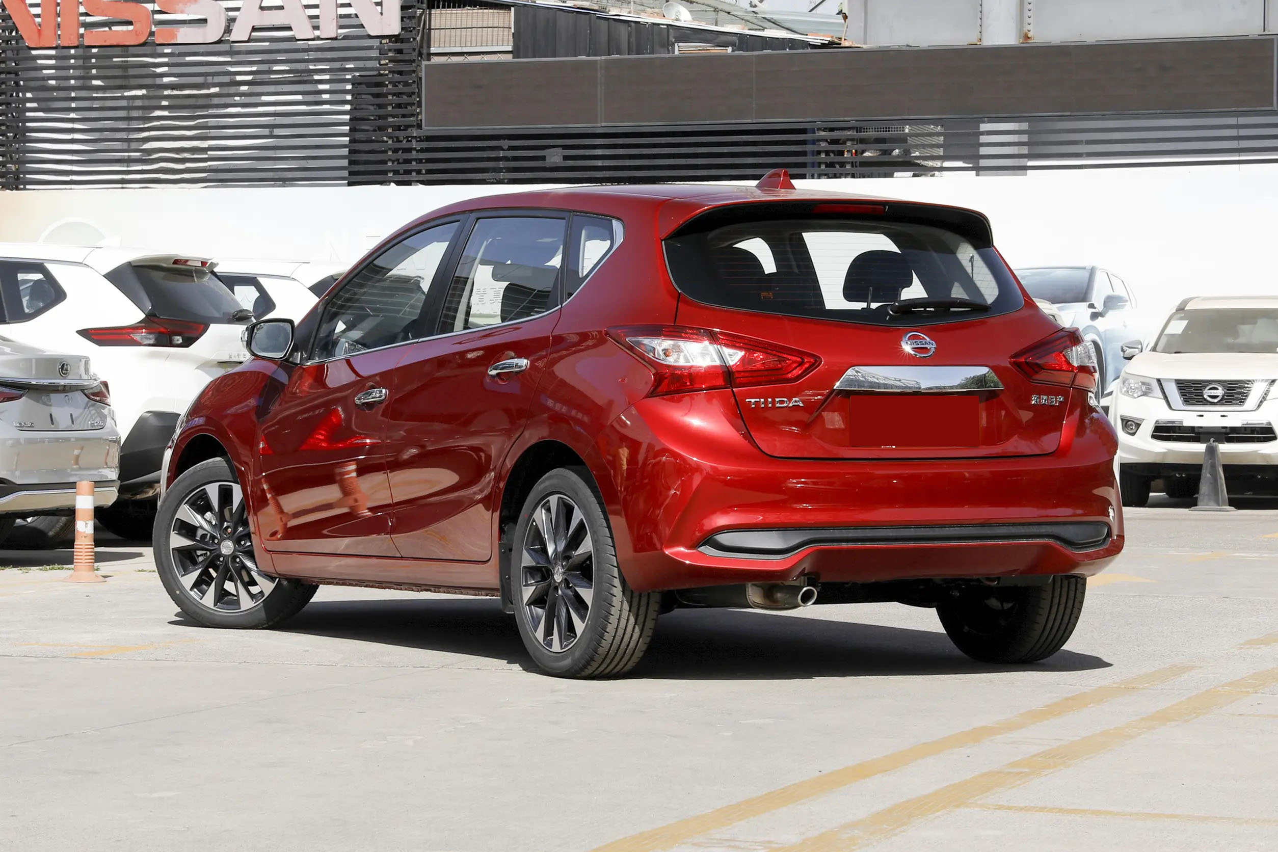 日产低油耗小型家用汽车,骐达小车性价比怎样