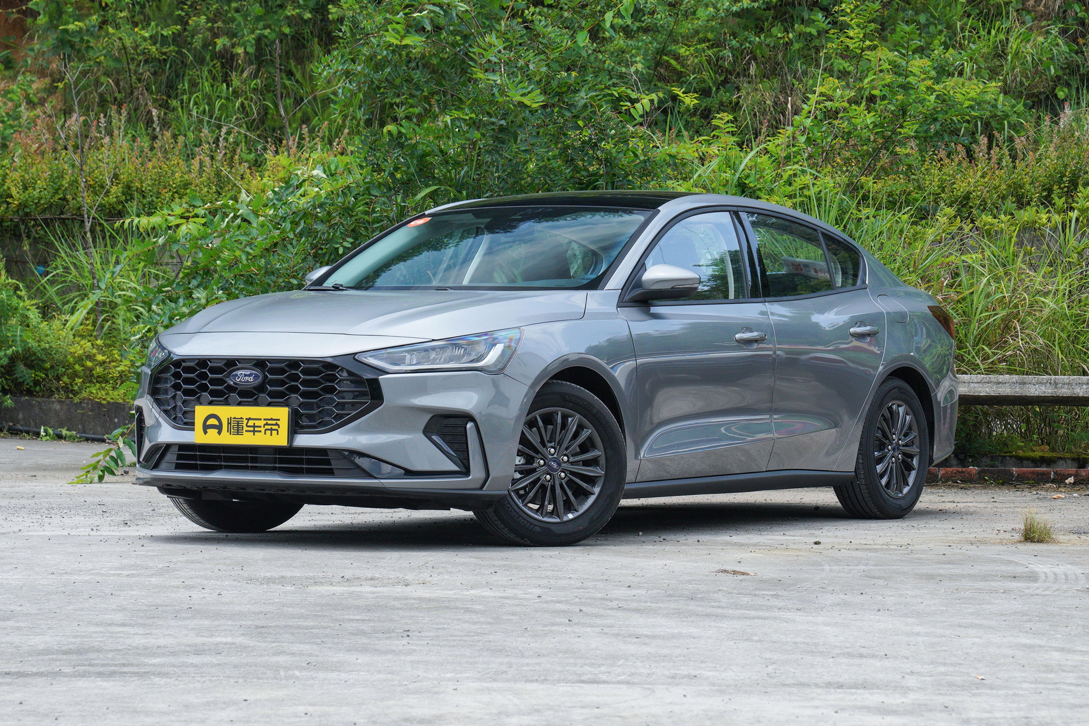 5万块买一台12款福克斯值不值,1.5t四缸两厢福克斯值不值得购买