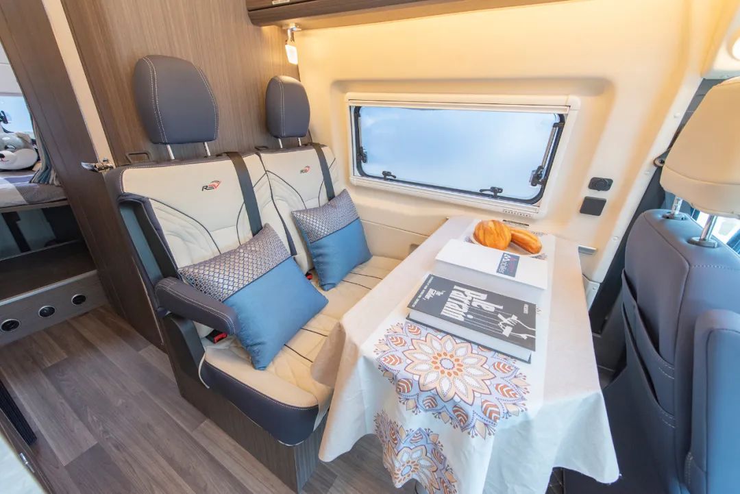 瑞弗启界r700六座,奇瑞瑞弗启界R700悠享版