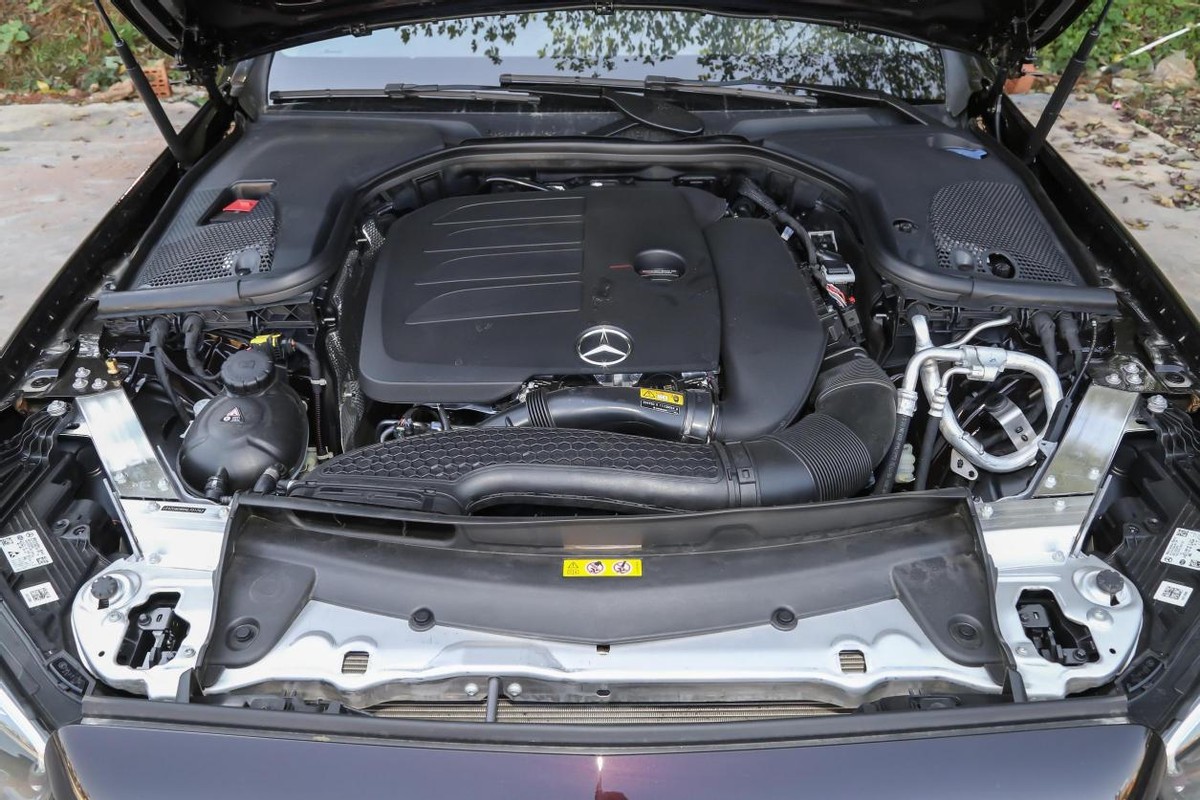 奔驰e2022款300l立标殊享版,立标奔驰e300l豪华版