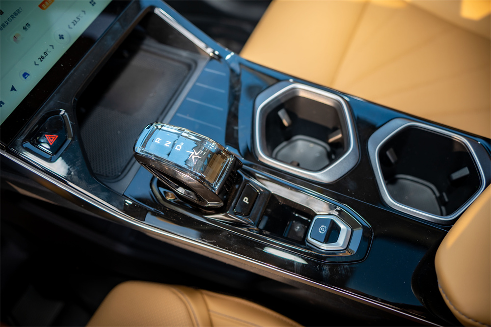 吉利博越l2.0旗舰试驾,试驾吉利博越l2023款最高配