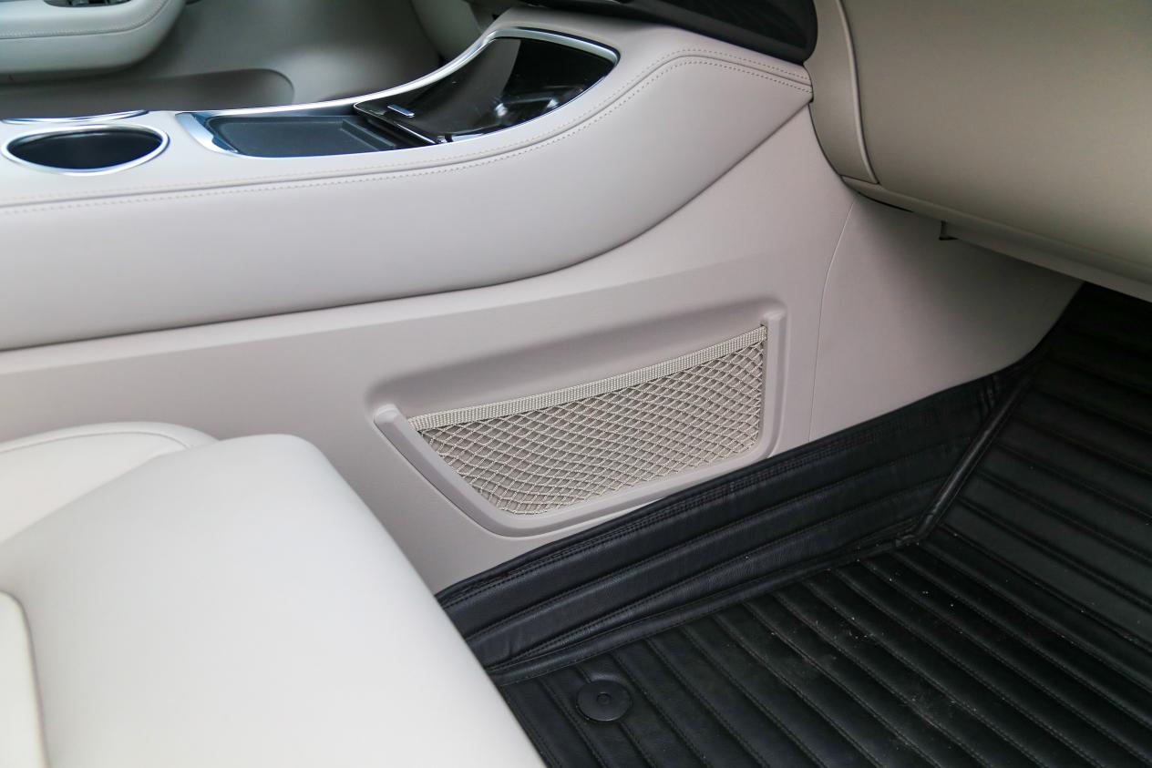 2023入门版c01和c11哪个值得买,零跑c01最新款试驾