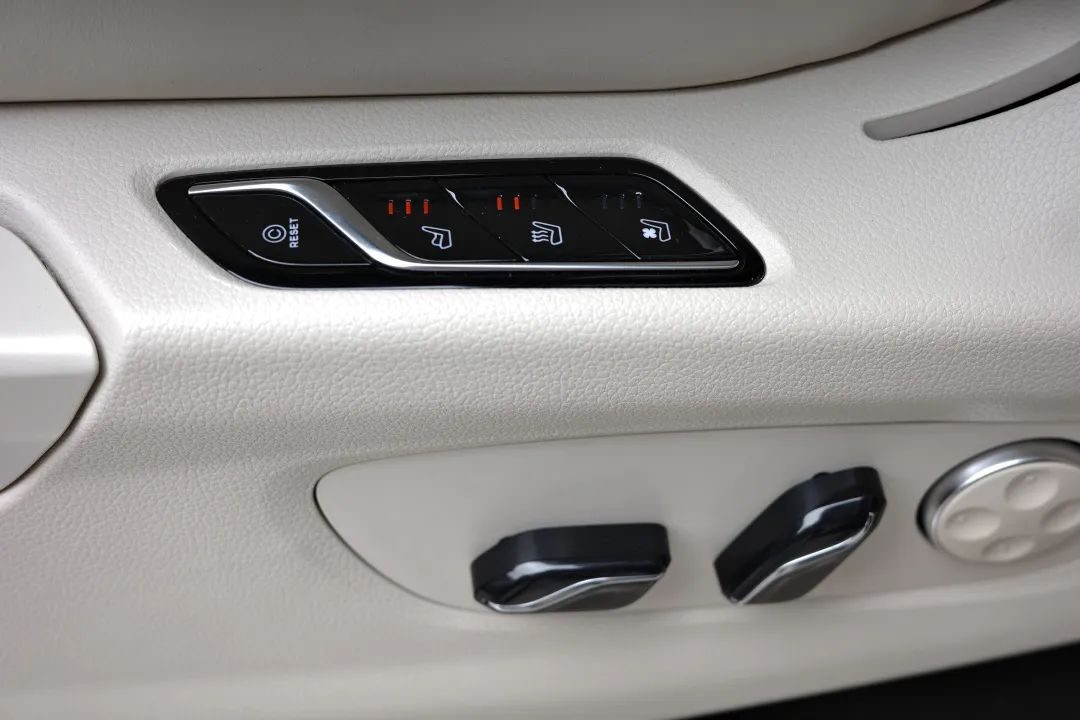 试驾东风岚图四驱电动版mpv,全新岚图梦想家mpv