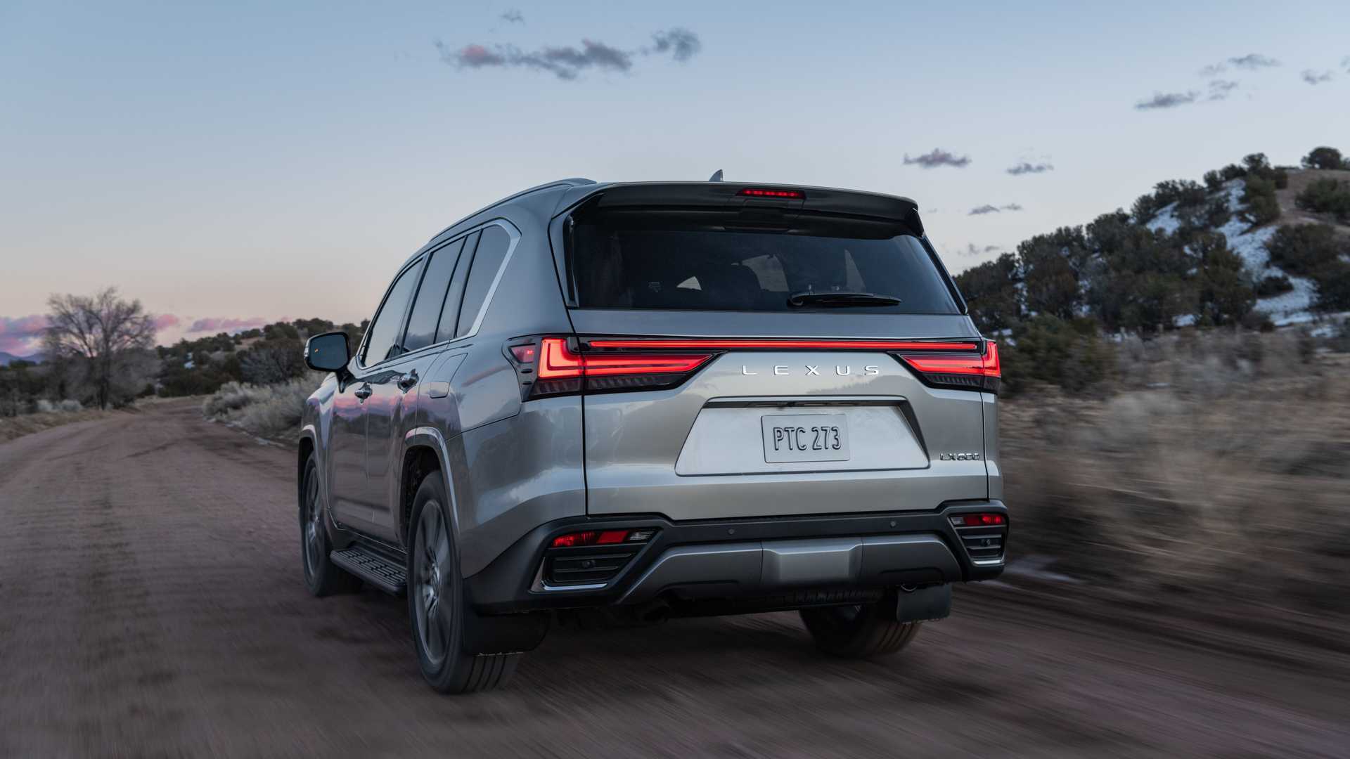 全新雷克萨斯LX600亮相,2022雷克萨斯lx600柴油版黑武士