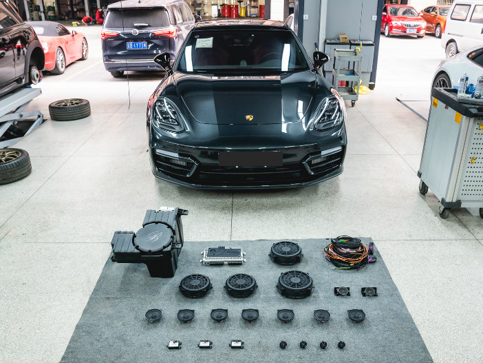 保时捷panamera加装排气 (保时捷panamera改白色刹车)