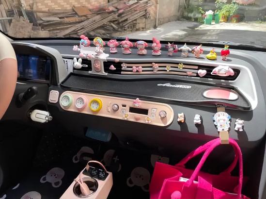 宏光miniev马卡龙全款落地,宏光miniev第三代马卡龙爱车授权