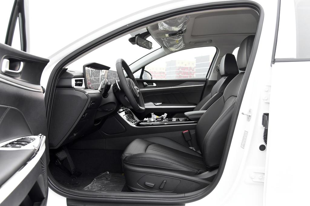 起亚k5适合家用吗,实用油耗低毛病少的家用车