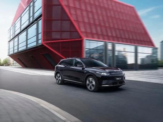 c11三联屏看视频,零跑c11智能交互三联屏