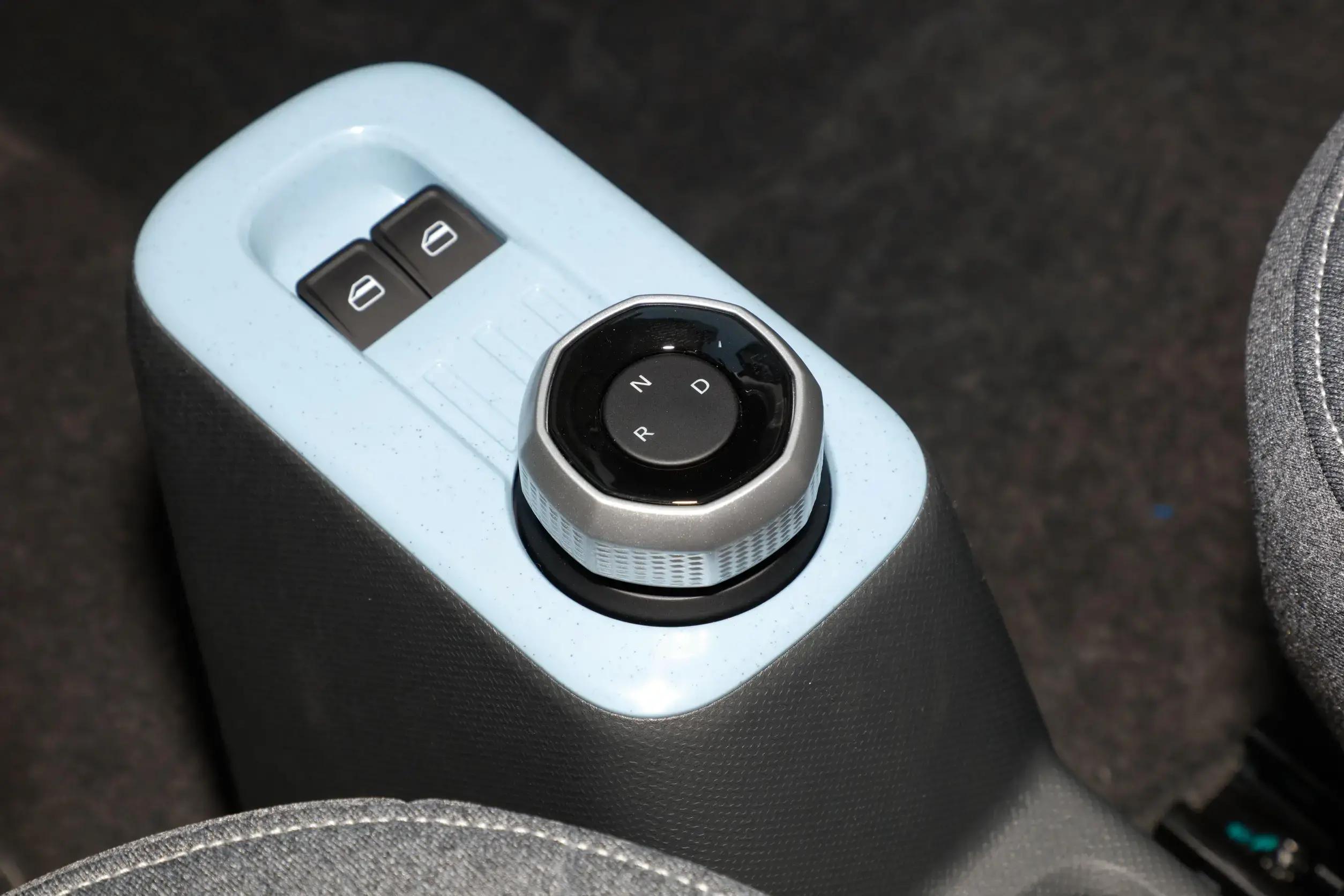 吉利熊猫mini落地价格,吉利熊猫和五菱宏光mini哪个大