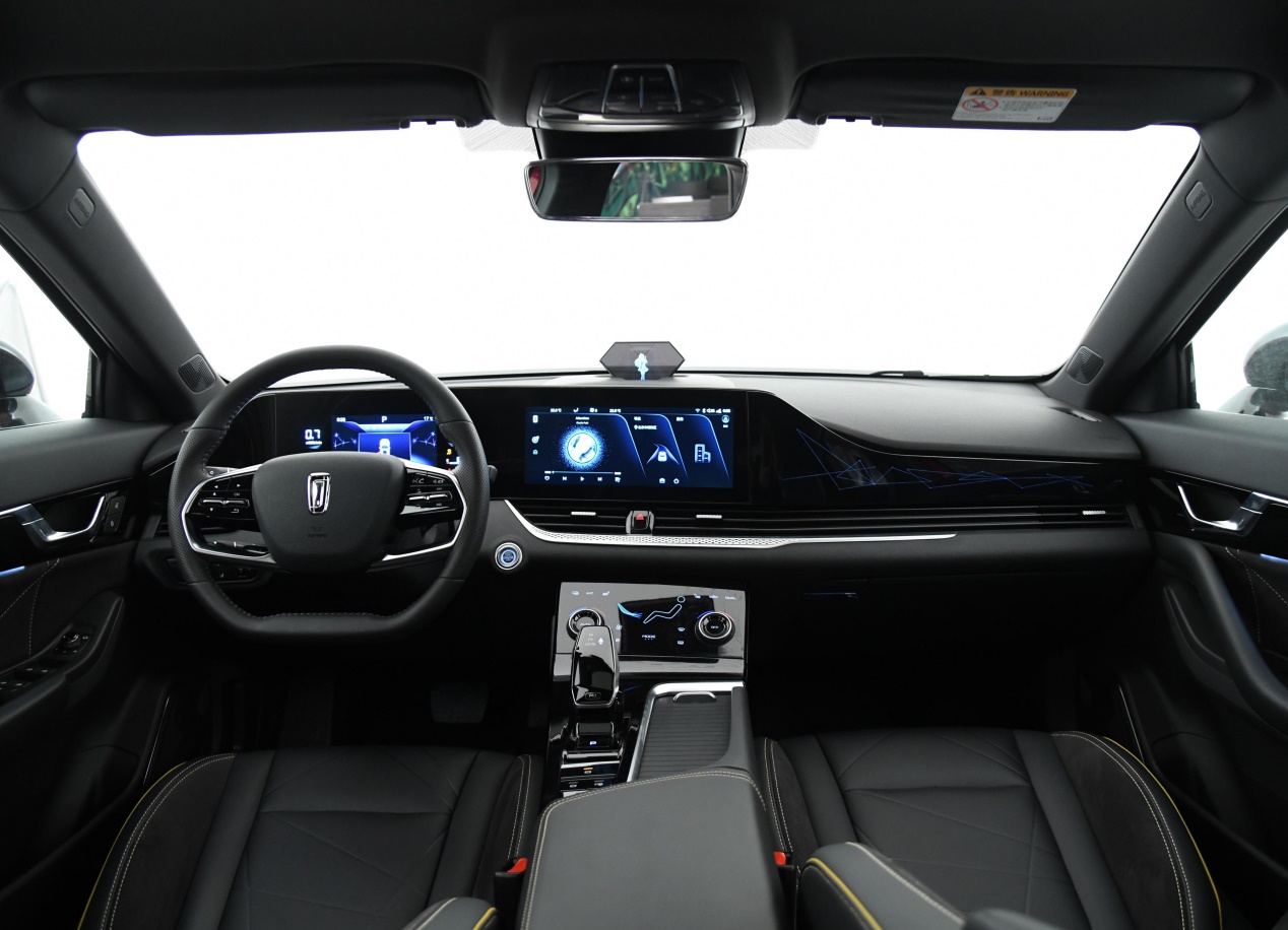 一汽奔腾b70s白色轿跑,上市新车全新b70