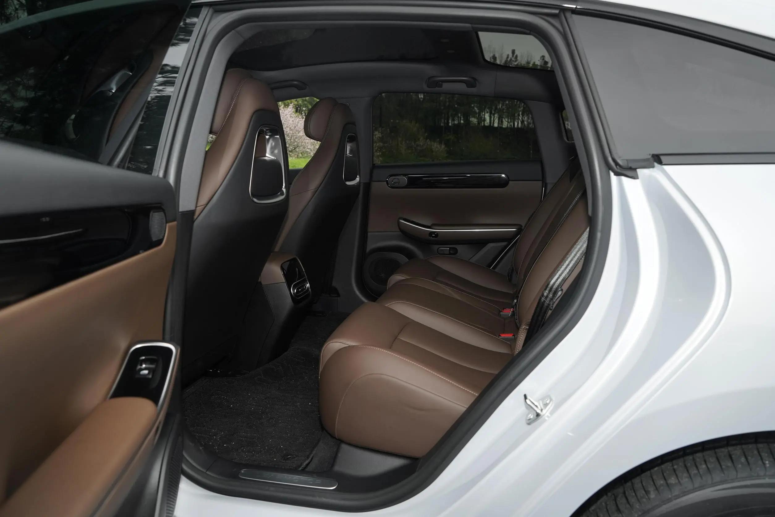 零跑c012023款525舒享版内饰白色,零跑c012023款525舒享版官方宣传片