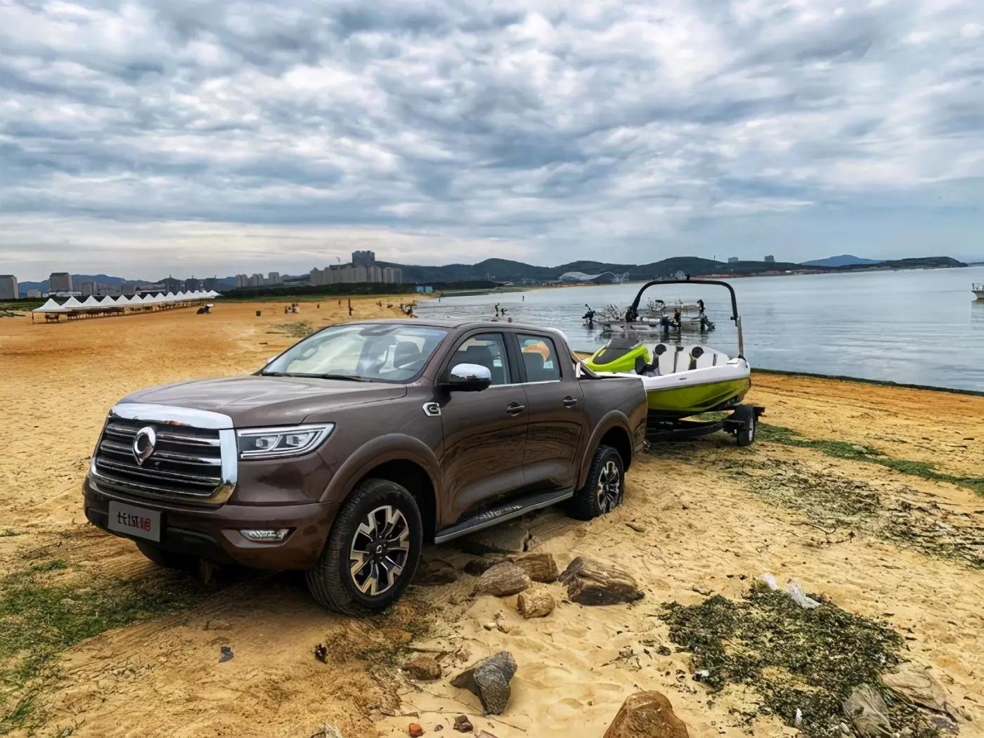 长城炮商用版跟同级别皮卡车对比,全新长城炮高端皮卡路试