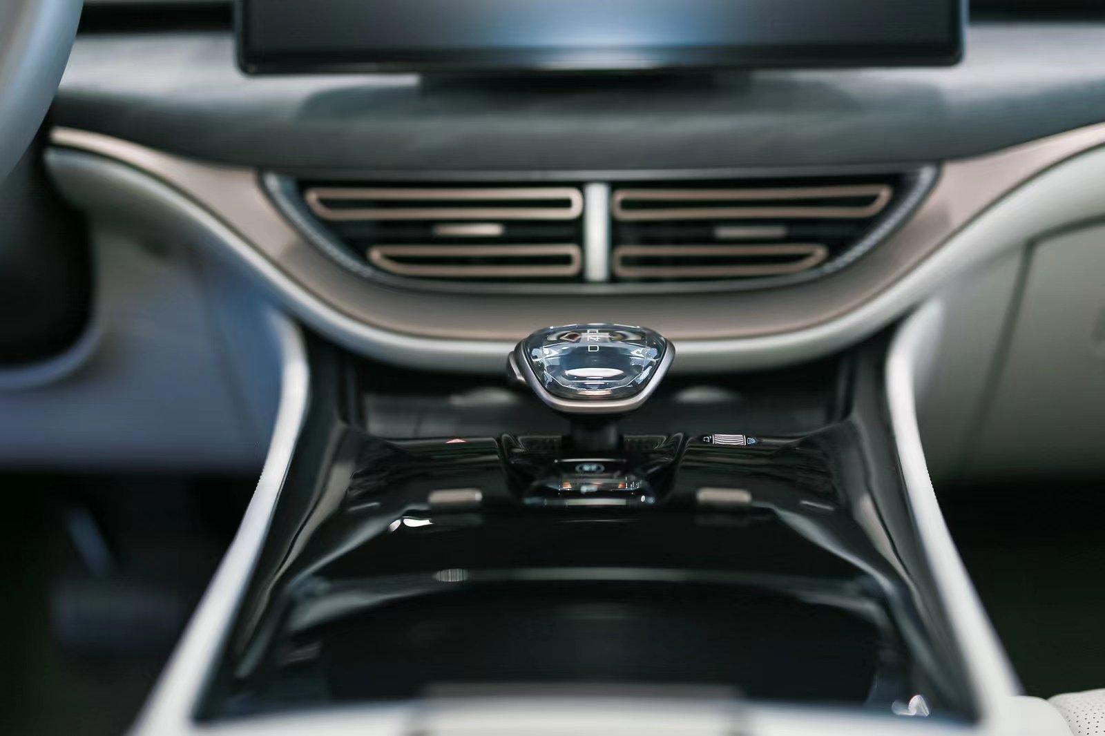 腾势d9970落地价,腾势d9售价32.98版本