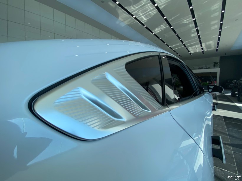 比亚迪汉白是珍珠白,比亚迪汉冰川蓝和白色