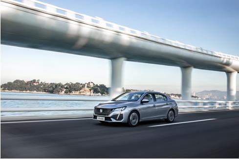 巨型弹弓能否将跑车弹飞,超级无敌暴力弹弓