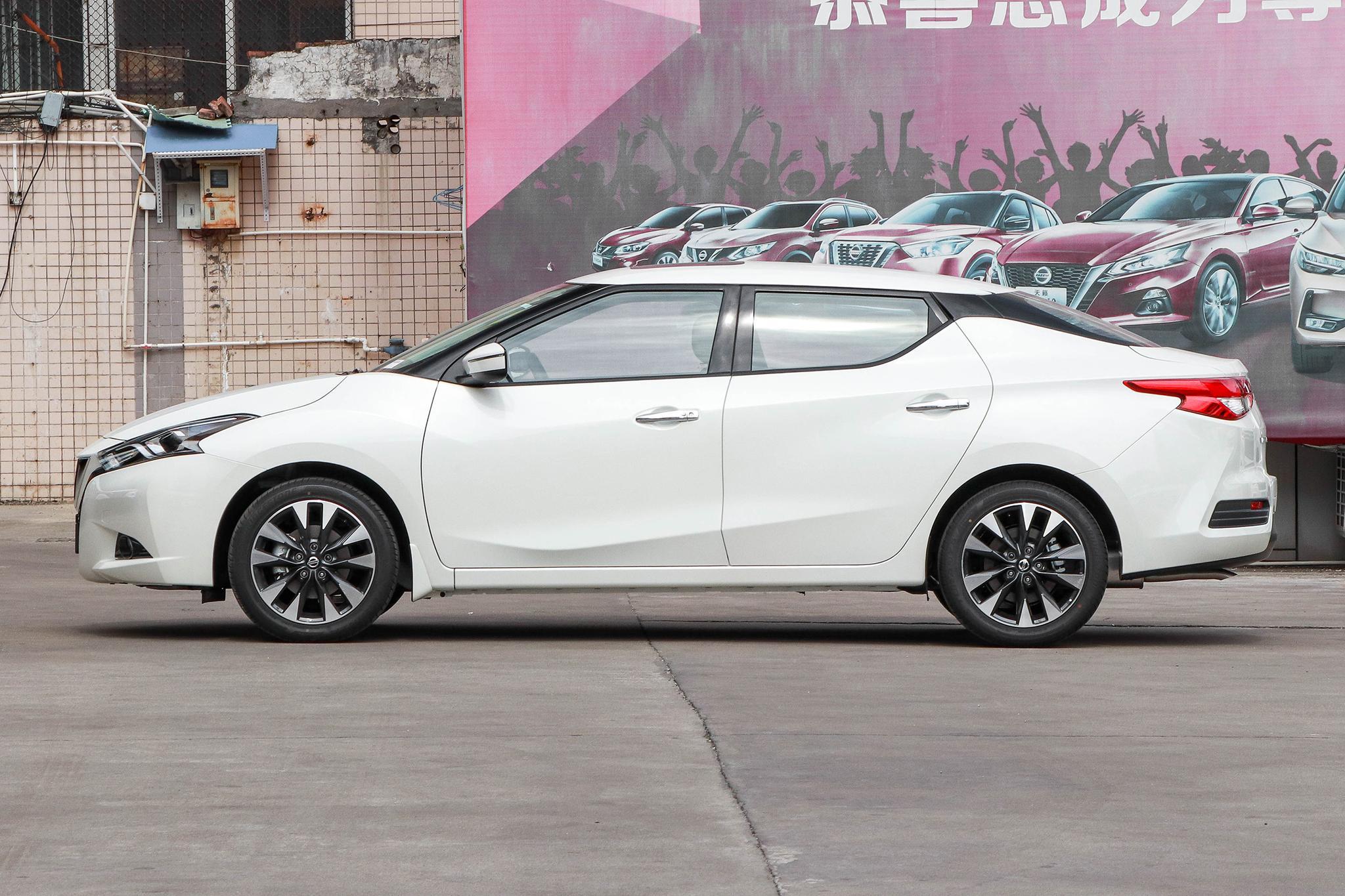 06年的蓝鸟2.0它的油耗高吗,日产蓝鸟有哪些配置