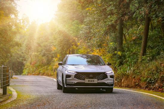 20款蒙迪欧1.5豪华版中控屏尺寸,新款蒙迪欧搭悬浮中控屏更加实用