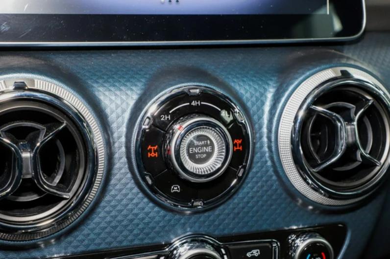 德系车动力升级,新款北京bj40刀锋英雄版静态体验