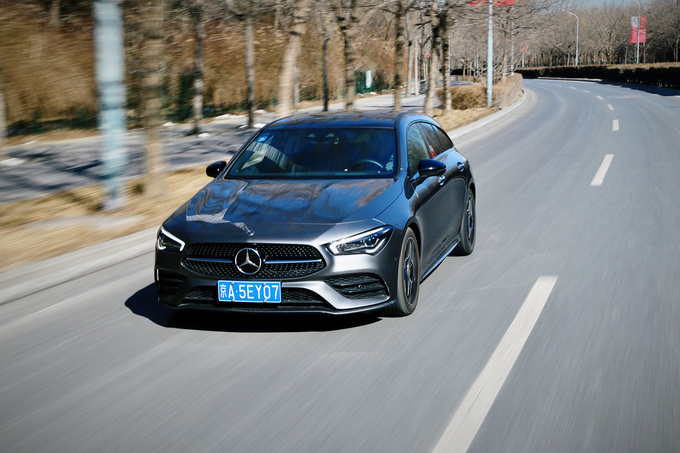 《豪华180》评测奔驰CLA猎跑车40万的小众车如何诠释豪华？