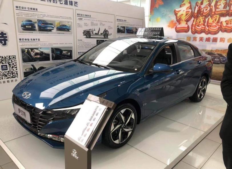 怪不得销量这么好!实用耐看还省油,油耗5.2L,带你看现代伊兰特