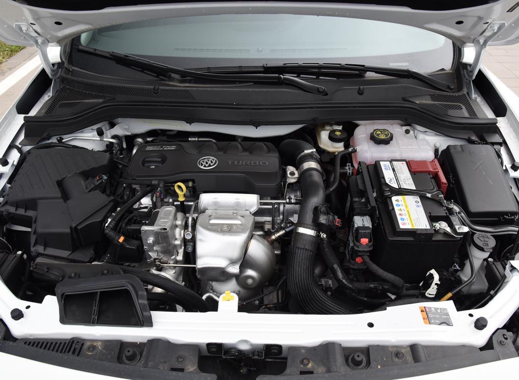 优惠4万的君威性价比很高啊,英朗4万左右性价比高的二手车