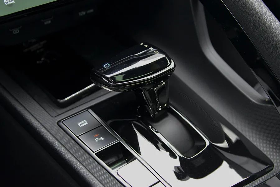 新伊兰特回归时尚,伊兰特颜值吸睛气场强大