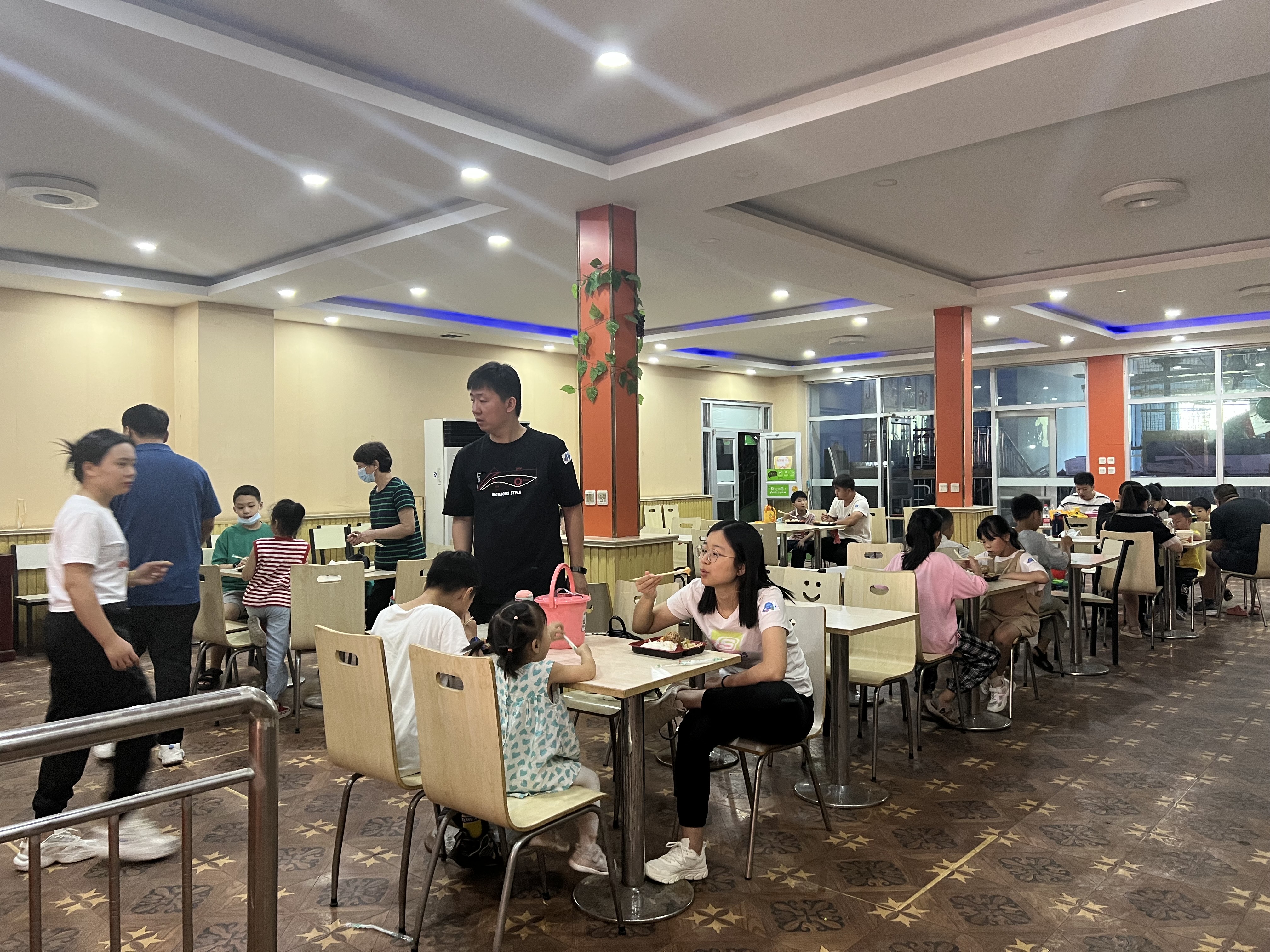 鍚箰灏忛晣閭兏,閭兏鍚箰灏忛晣