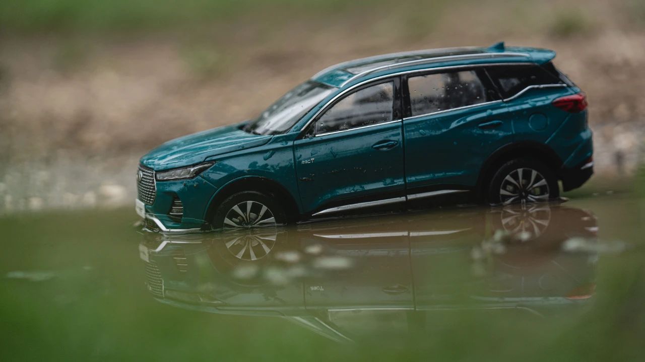 车辆涉水时应怎么操作,车辆涉水只要不熄火就没事吧