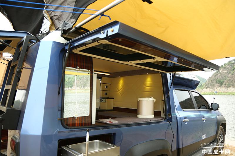 封闭皮卡露营车,带公告皮卡露营车