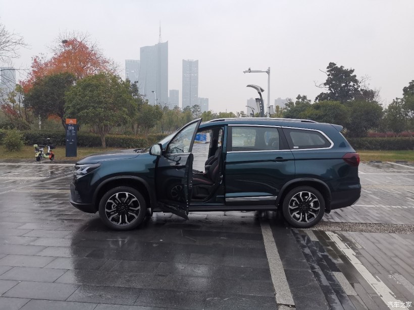 新风行t5增自动舒适型售8.99万元,东风风行t5盛世款pk广汽传祺gs4