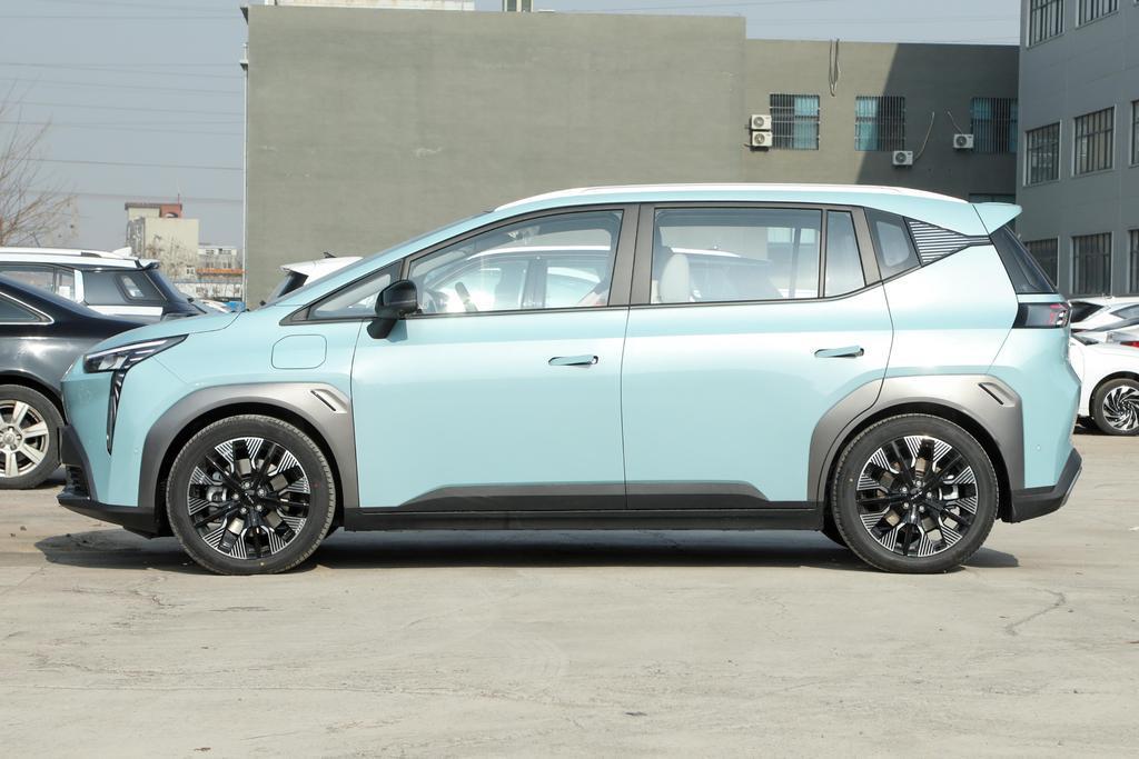 广汽埃安aiony夏季真实续行视频,广汽埃安aiony和秦plusdmi选哪个