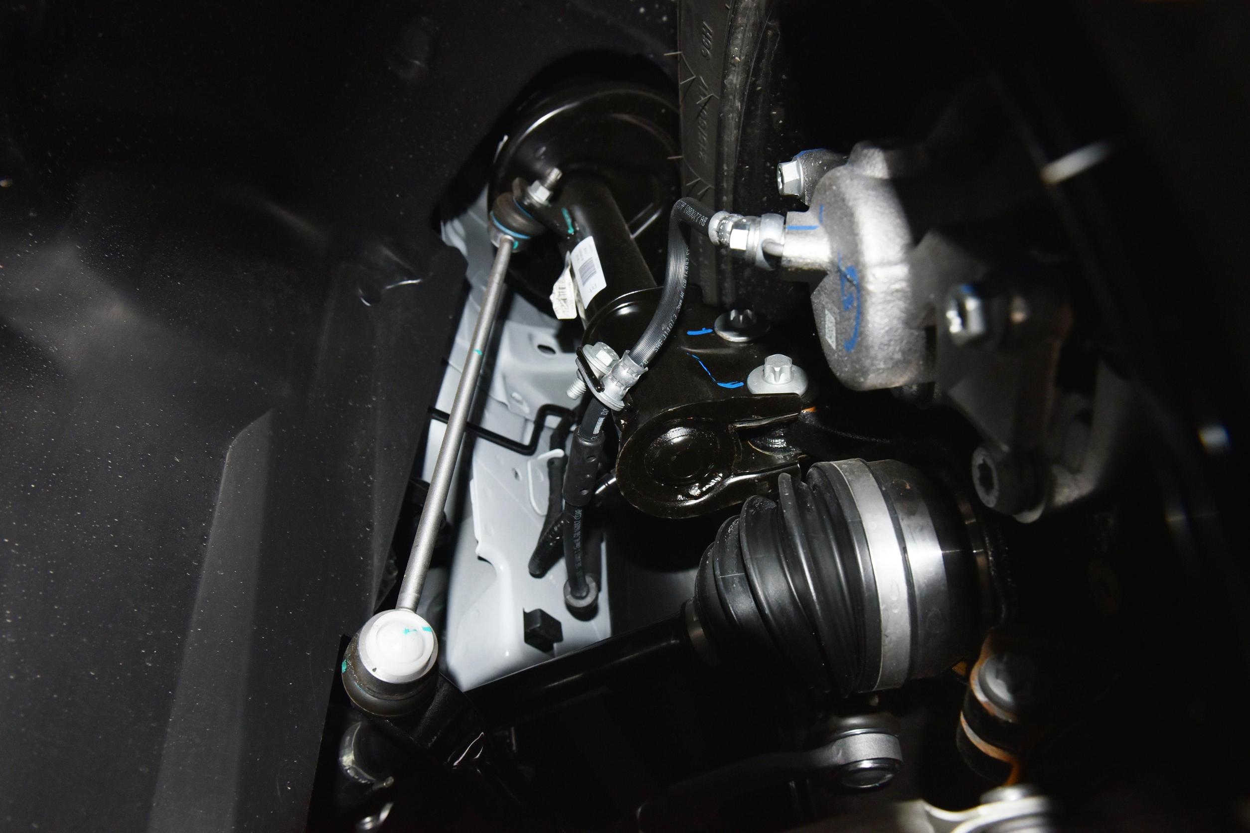 9.97万标致2008试驾,标致2008底盘16款