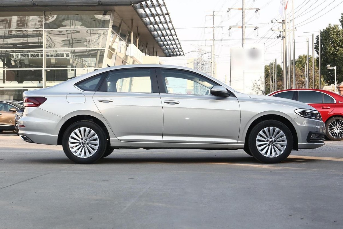 除了稳定没特长，要95号油的次顶配朗逸，凭啥卖14.69万还畅销？