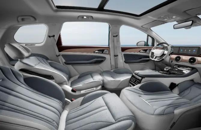 七座顶配豪华版风行游艇,中型mpv风行游艇多少钱