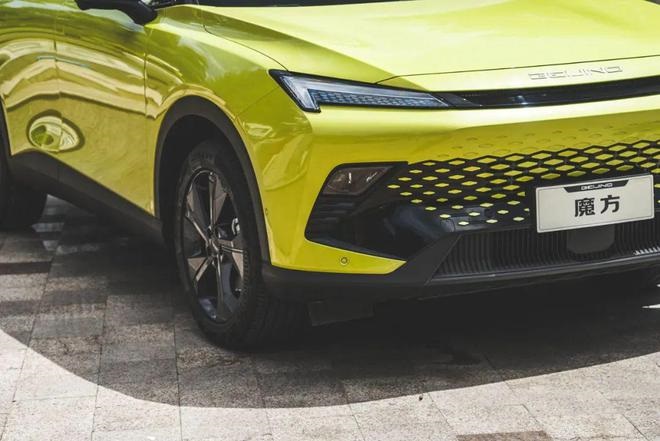 北汽魔方1.5t星耀版,北汽鸿蒙燃油车