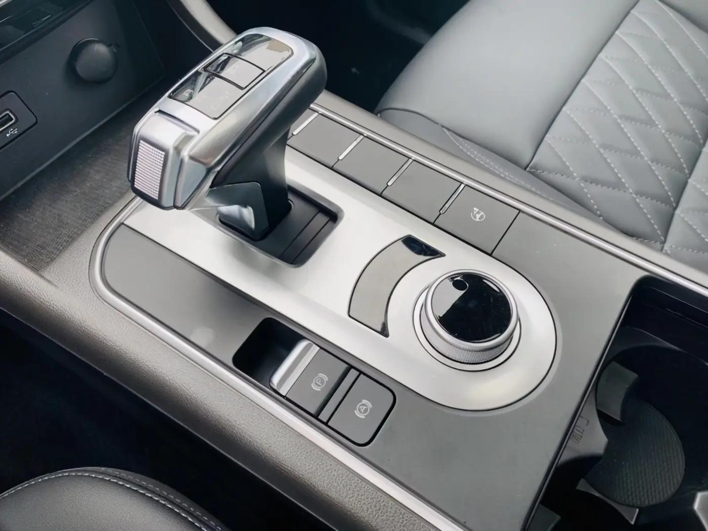 长城炮商用版跟同级别皮卡车对比,全新长城炮高端皮卡路试