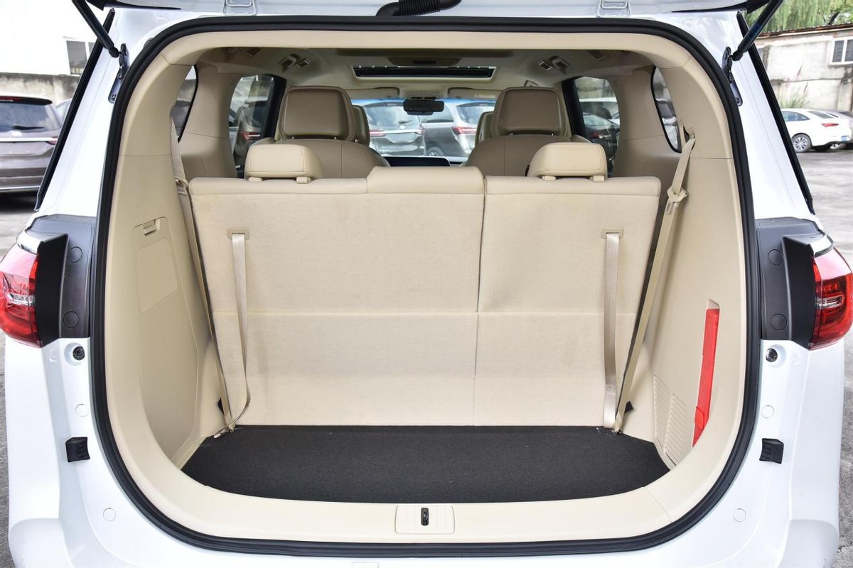 配置足够使用细看低配版别克gl8,沉浸体验2018款别克gl8