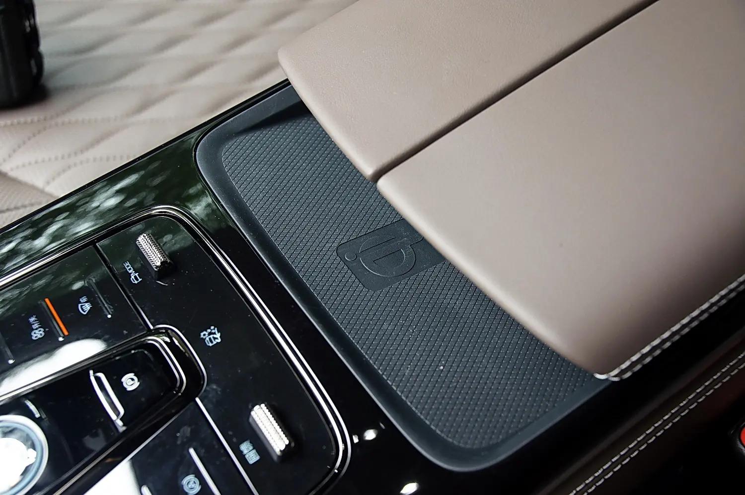 比亚迪汉ev冠军版顶配沉浸式体验,颜值能打操控出色比亚迪汉ev