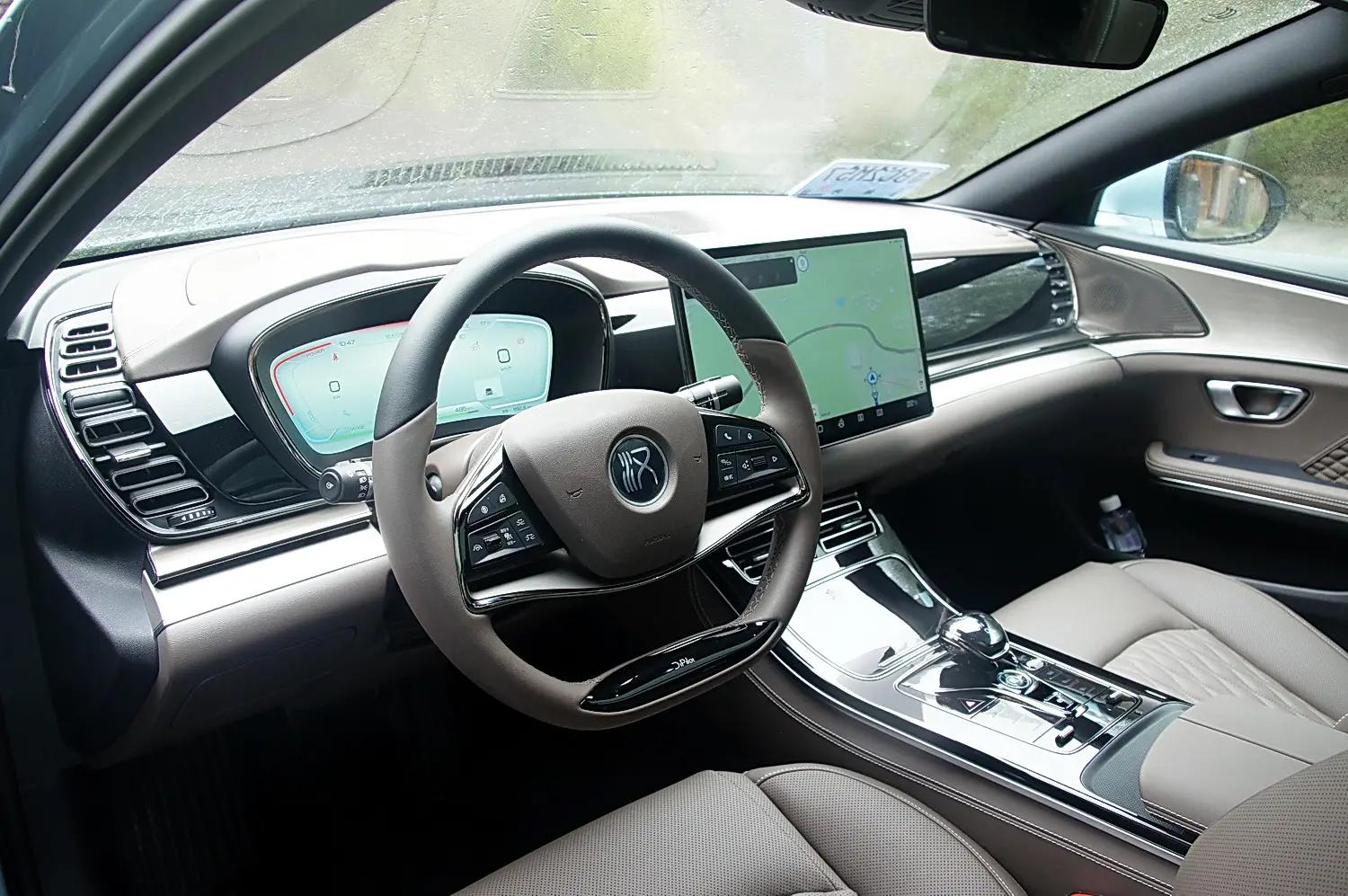 比亚迪汉ev冠军版顶配沉浸式体验,颜值能打操控出色比亚迪汉ev